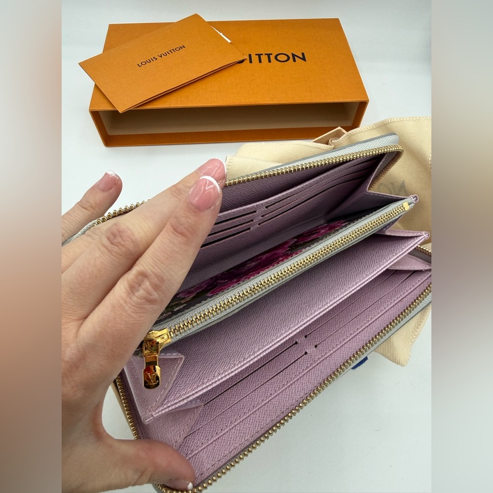 Louis Vuitton Ultra Rare Garden Wallet - Picture 4 of 6